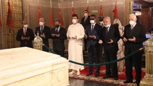 الوزير الأول الموريتاني يزور ضريح الراحلين محمد الخامس والحسن الثاني