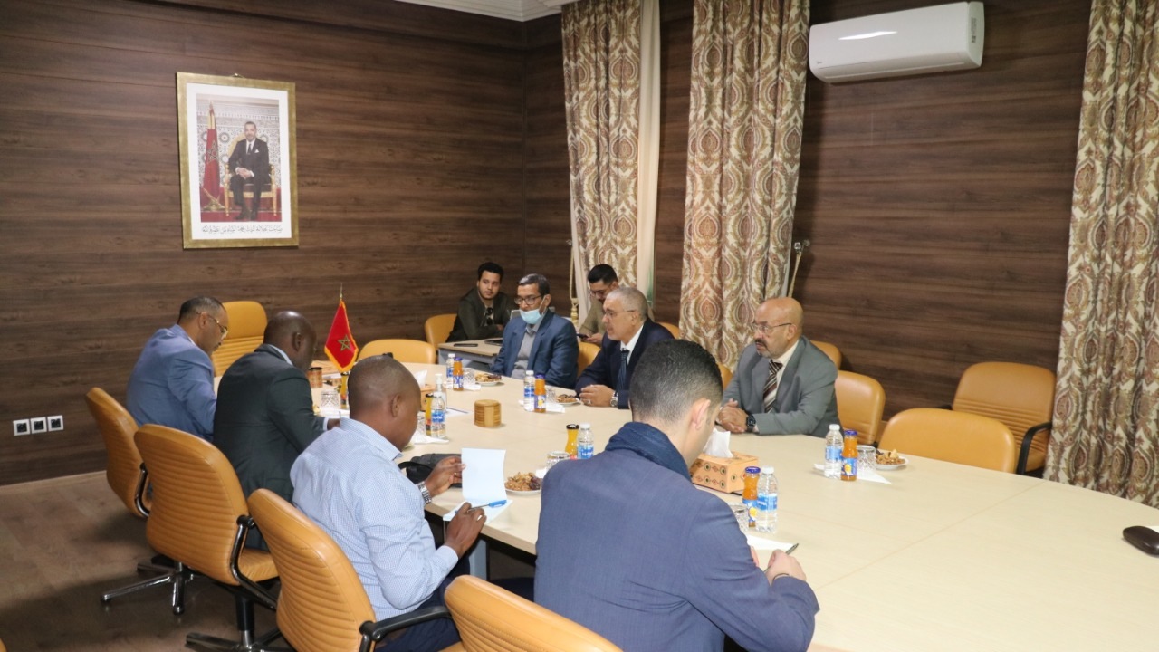 وفد إفريقي يزور جماعة العيون للاطلاع على الأوراش التنموية (صور)