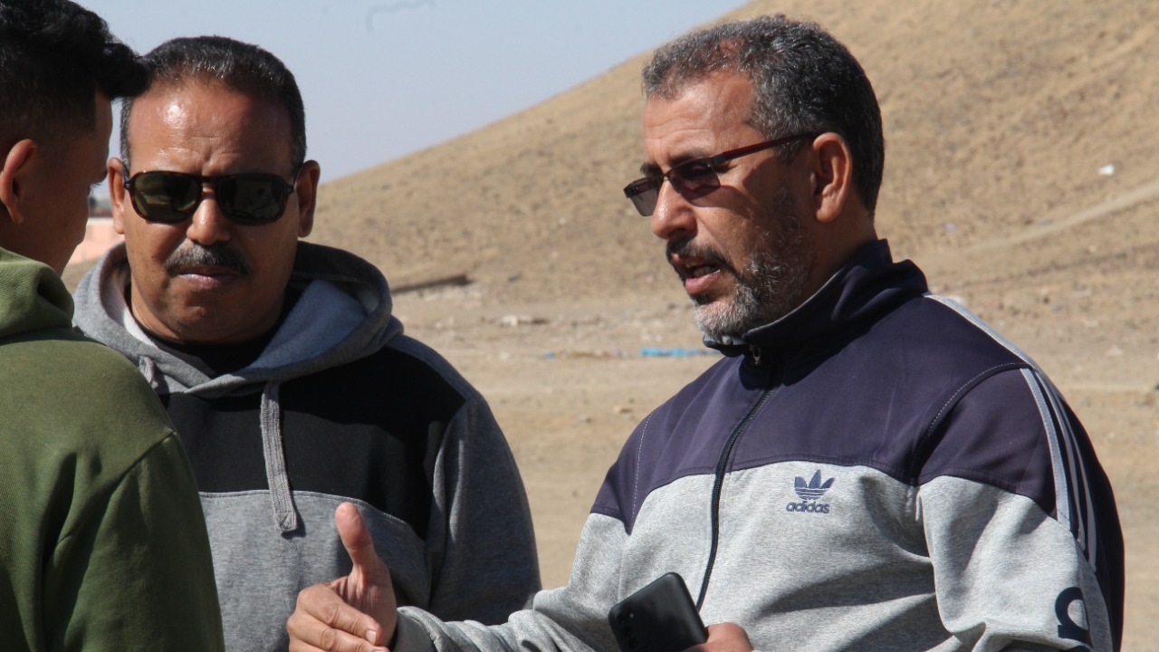 جماعة السمارة تباشر أشغال الصيانة بالملاعب إستعدادا لدوري رمضان