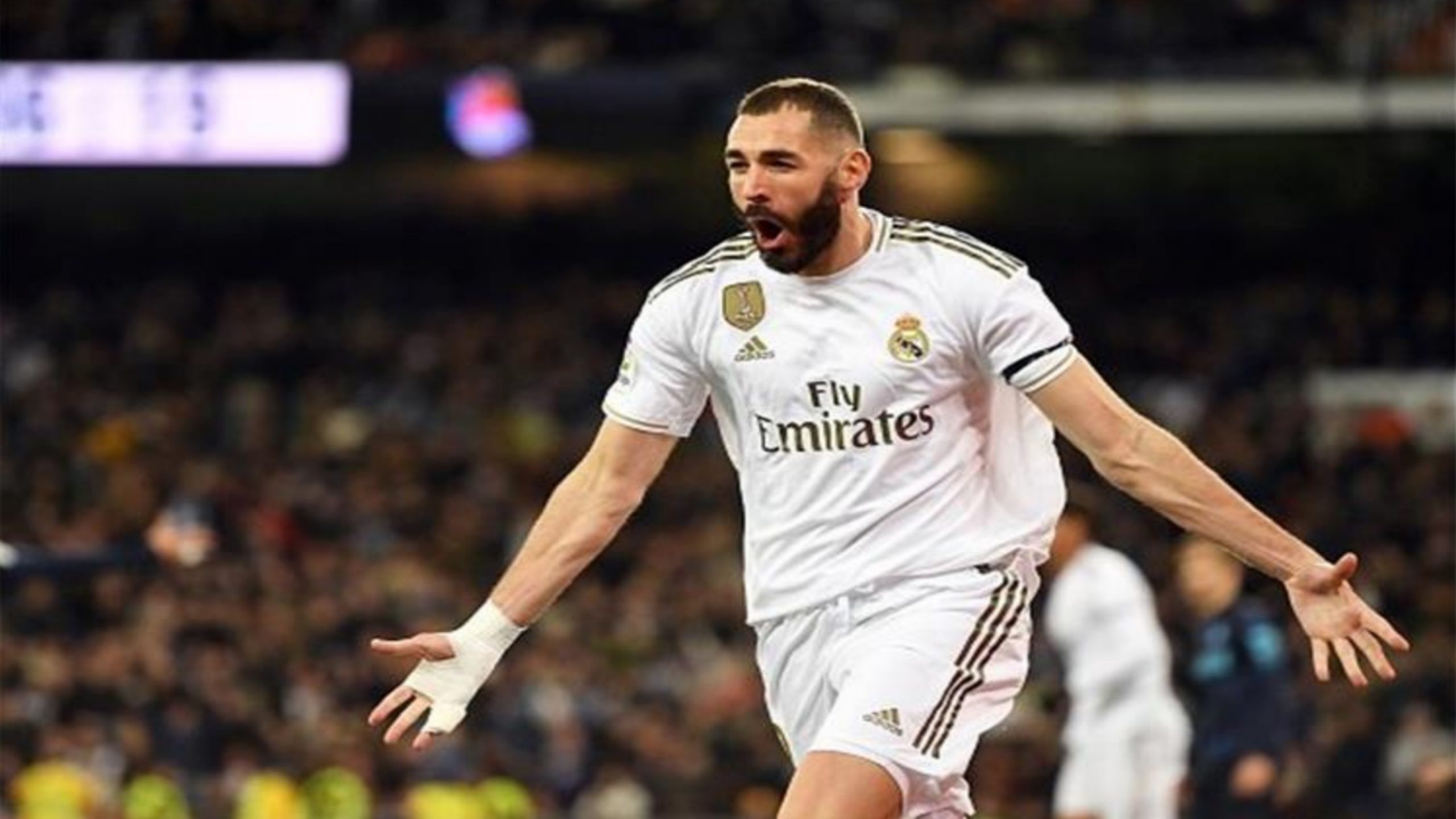 بنزيما يقود ريال مدريد للانتصار خارج ميدانه