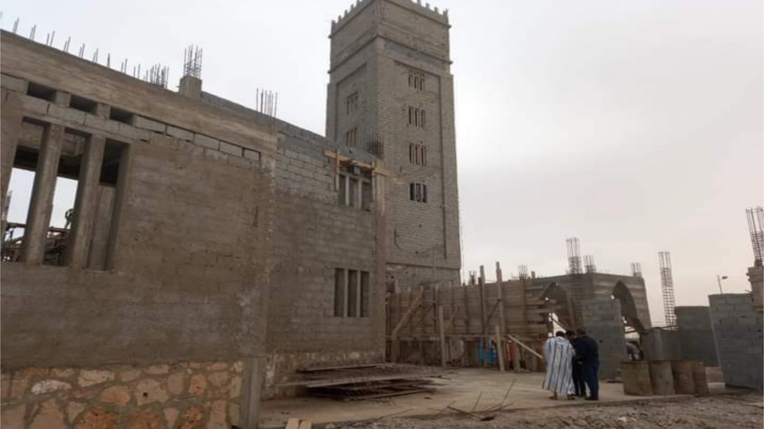 أشغال بناء المسجد الذي أعلنه المغرب بالكركرات تشارف على نهايتها(صور)