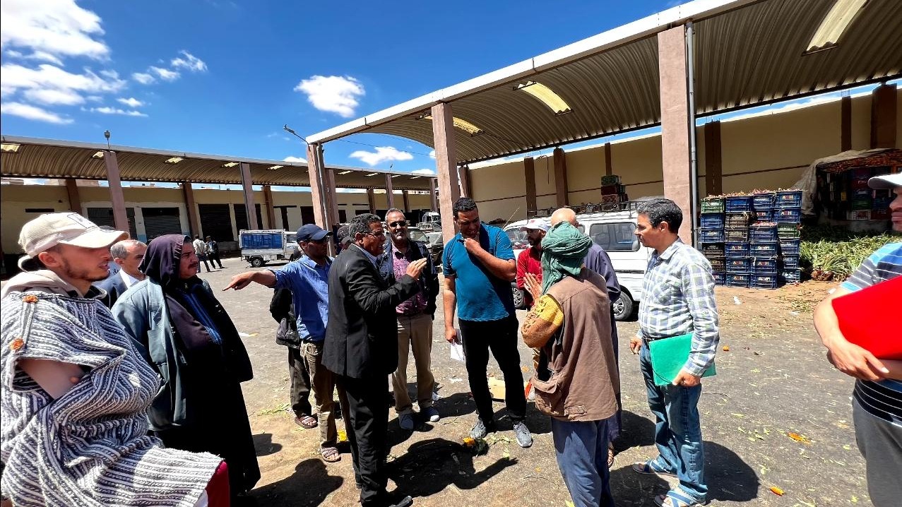 جماعة العيون تشن حملة على التجار الأشباح بالأسواق النموذجية