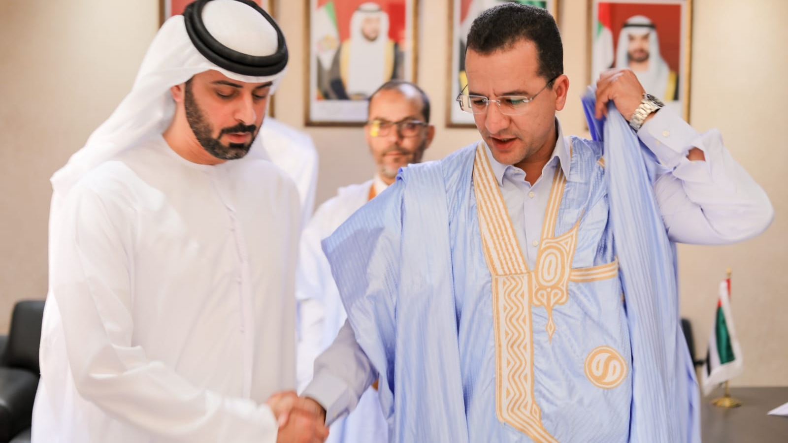 منتخبو السمارة يحلون بقنصلية الامارات للتعزية في وفاة الشيخ خليفة