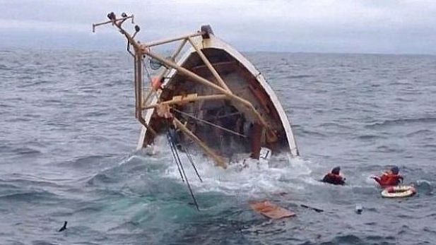 مصرع أشخاص وإنقاذ أخرين بعد إنقلاب قارب للهجرة السرية ببوجدور
