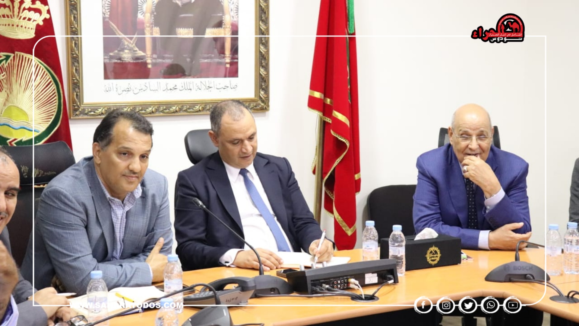 ولد الرشيد والوزير رياض في لقاء تواصلي مع تجار العيون (صور)