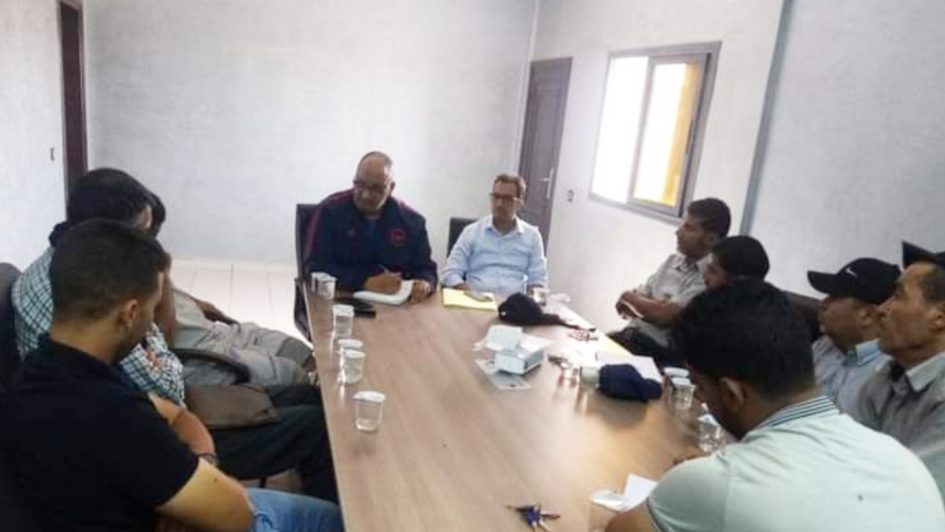 لقاء بين الزبير ومواطنين حول أزمة السكن بمخيمات الوحدة