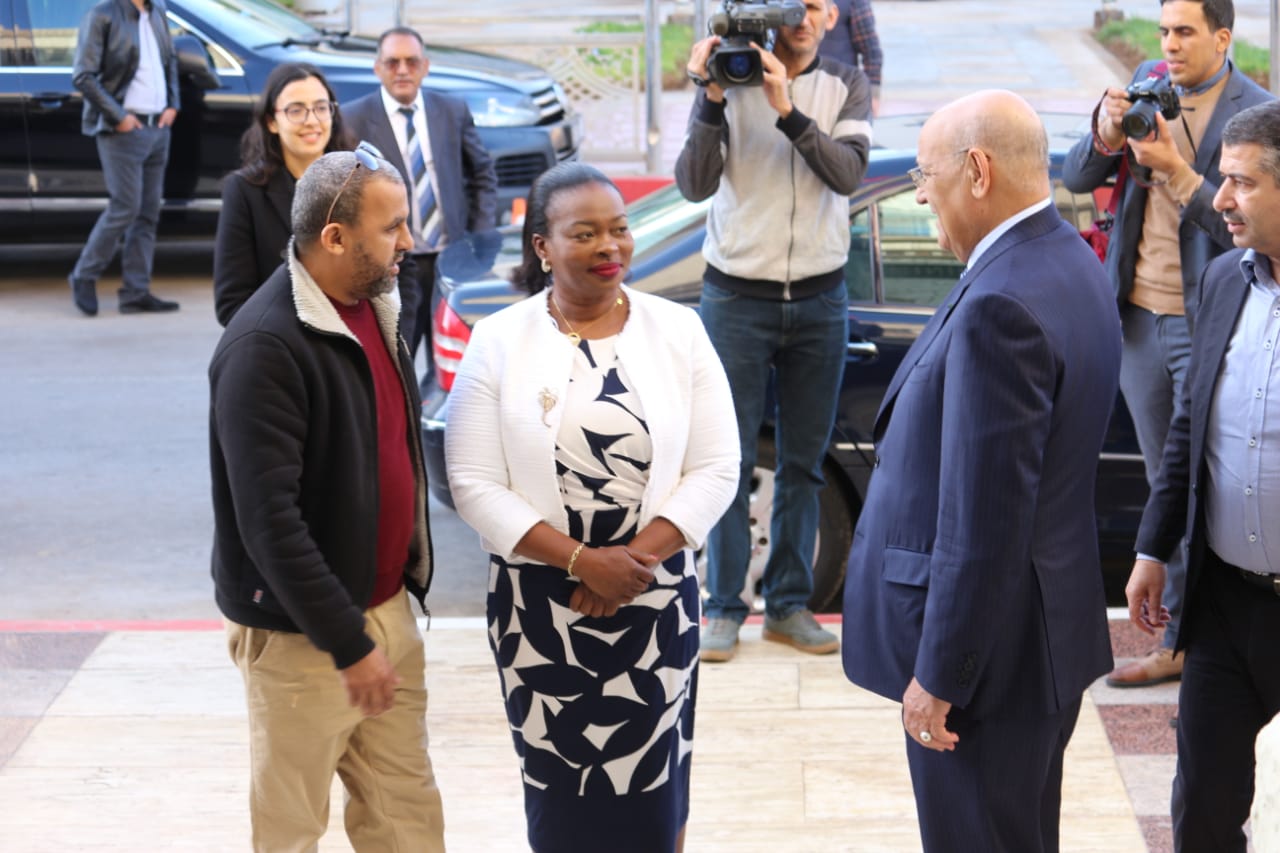 رئيس جماعة العيون يُطلع وفد برلماني من مالاوي على أهم الأوراش التنموية