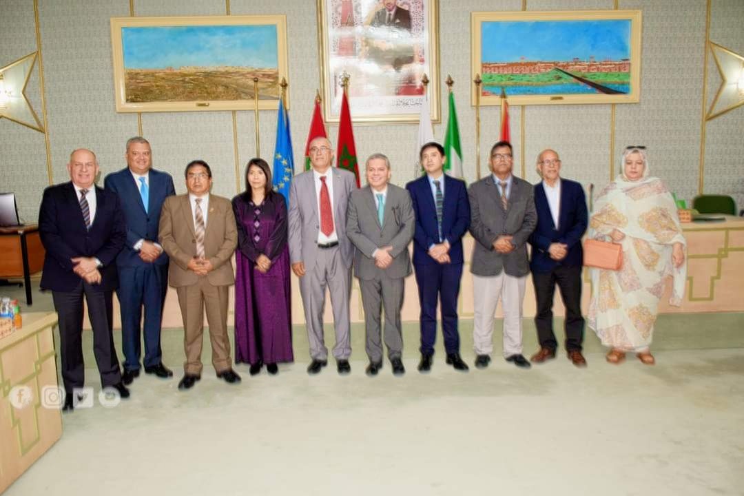 وفد أجنبي مهم يحل بالعيون للاطلاع على الأوراش التنموية