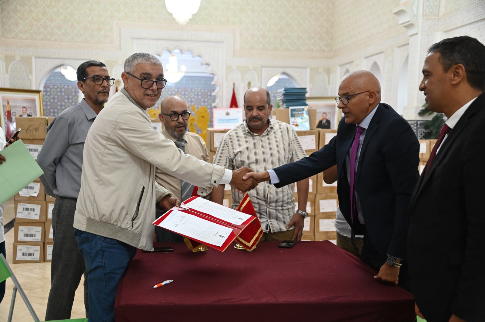 جماعة العيون: توزيع الكتب المدرسية ضمن برنامج “مليون محفظة” (صور)