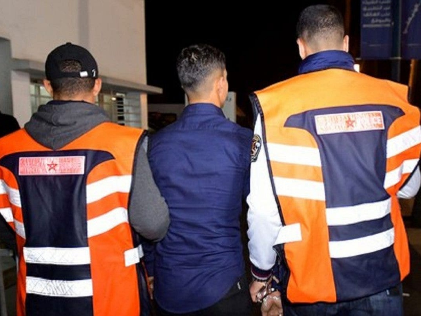 أمن السمارة يوقف مروج مخدرات بحوزته أسلحة بيضاء