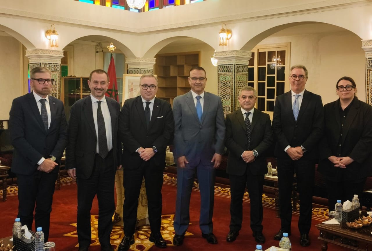 عامل إقليم بوجدور يستضيف وفدًا برلمانيًا إيطاليًا داعمًا لمغربية الصحراء َ