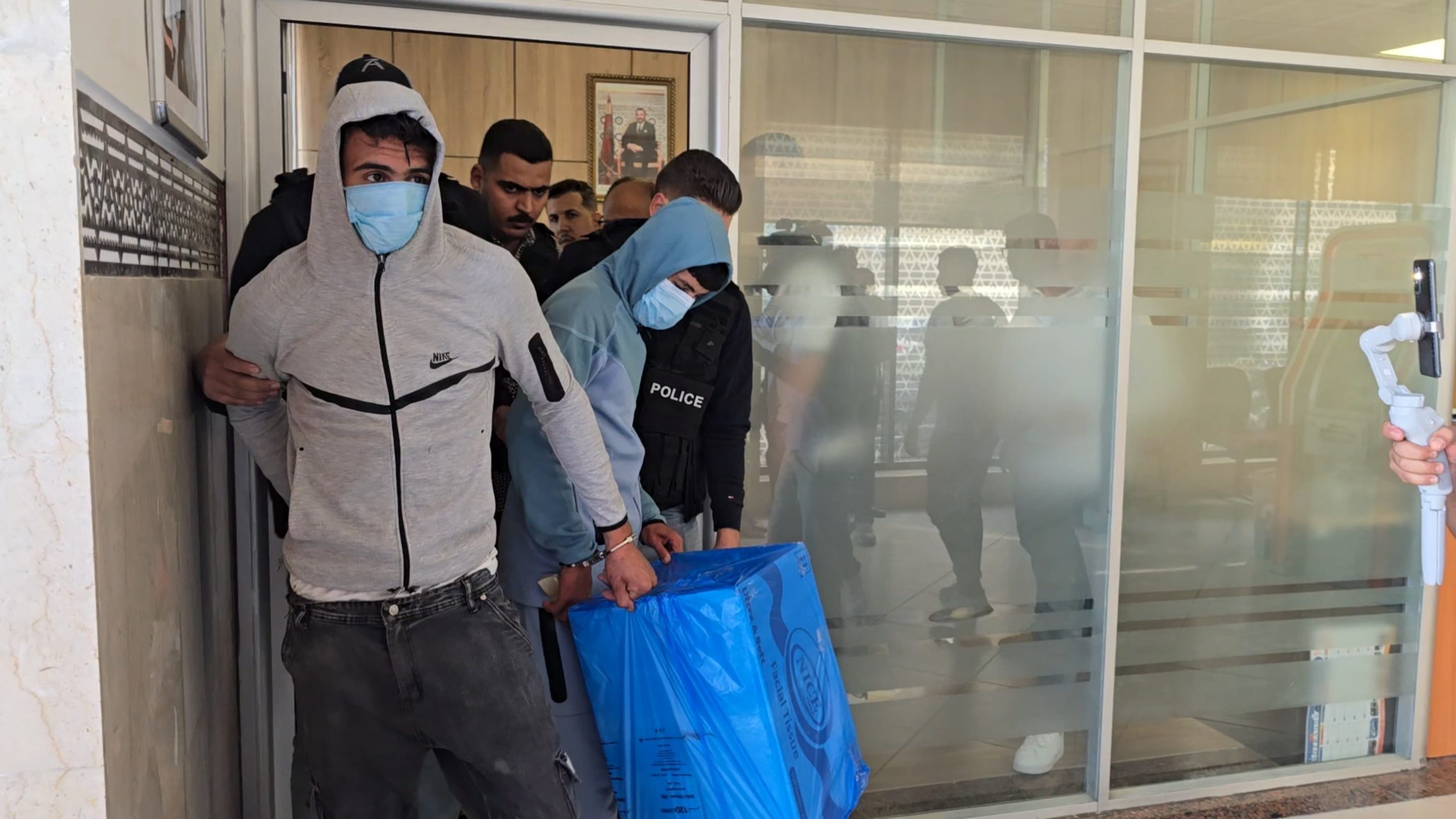 بالصور.. تفكيك عصابة خطيرة متورطة في سرقة وكالة بنكية ومحلات تجارية بالداخلة